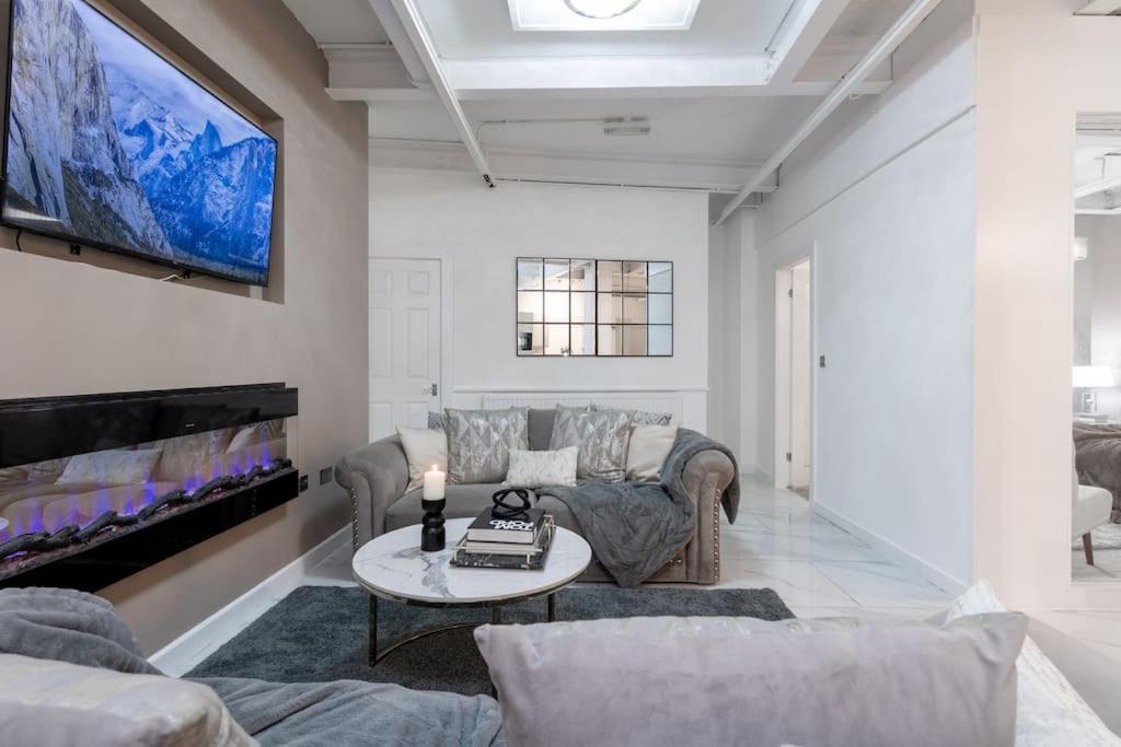 Luxury, Open Plan Apartment Брадфорд Экстерьер фото