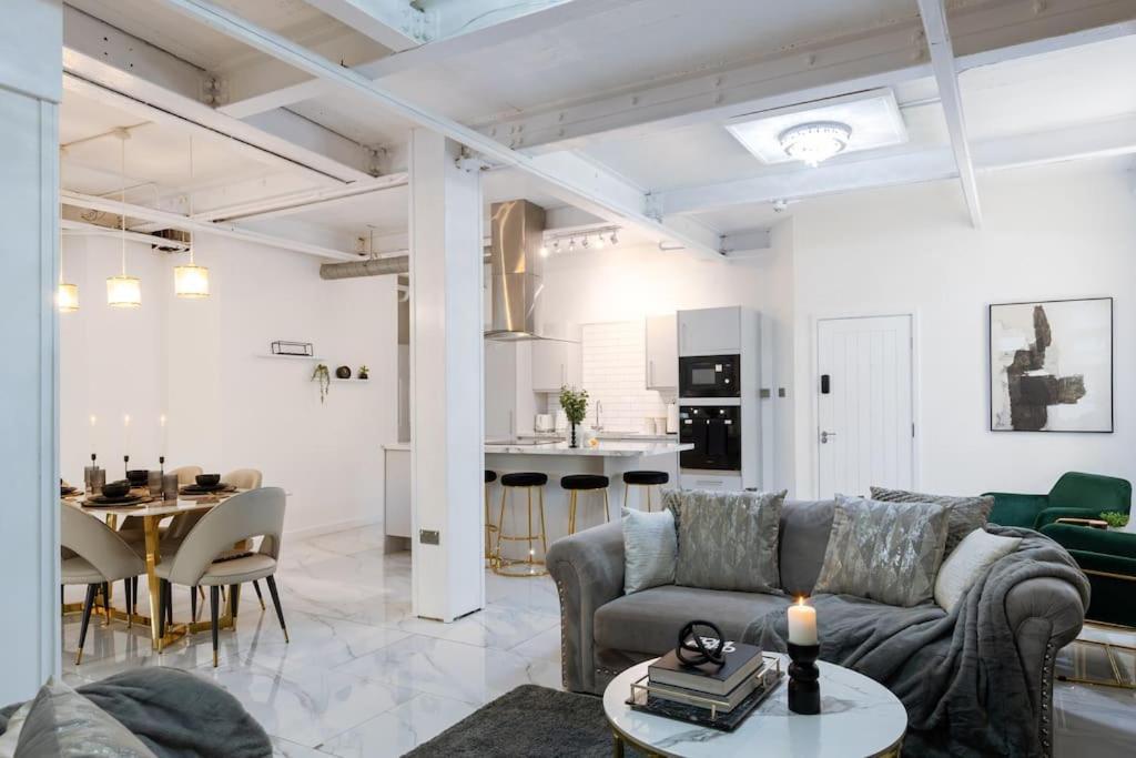 Luxury, Open Plan Apartment Брадфорд Экстерьер фото